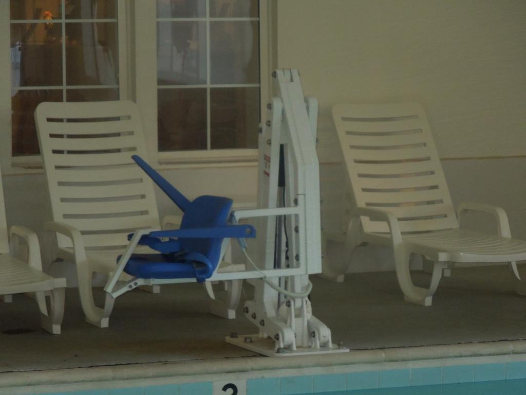 Comfort Suites Waldorf Exterior foto