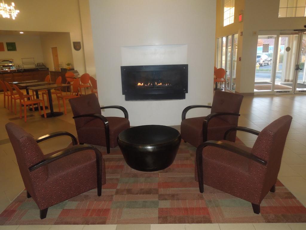Comfort Suites Waldorf Exterior foto