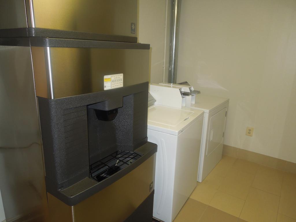 Comfort Suites Waldorf Exterior foto