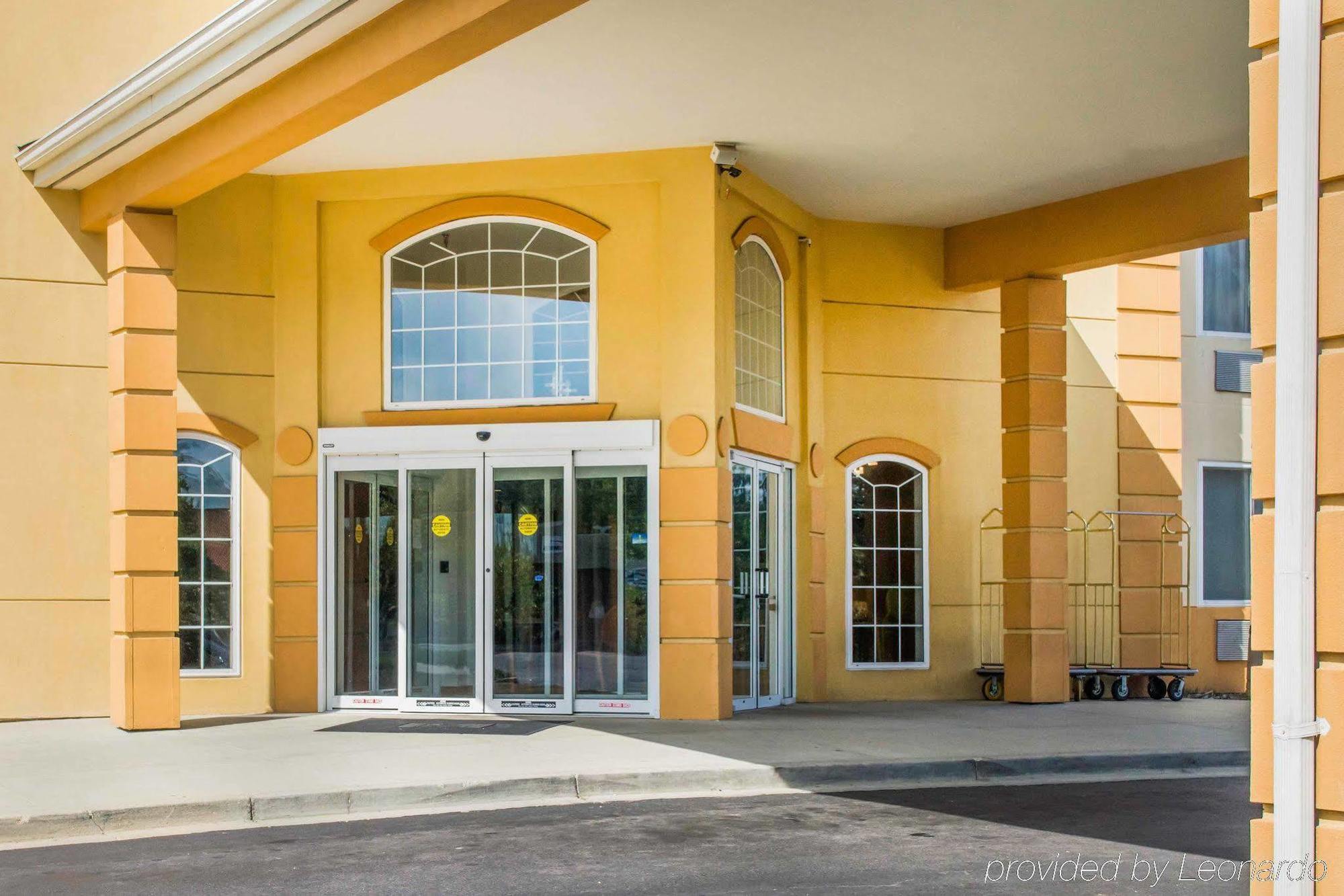 Comfort Suites Waldorf Exterior foto